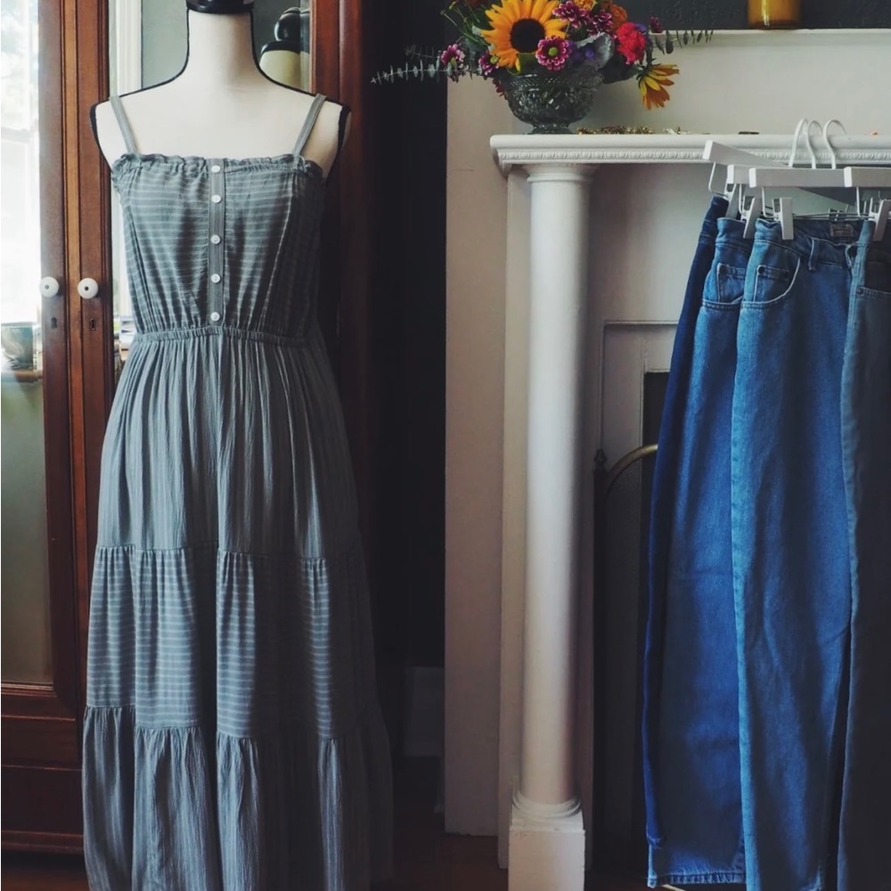 Universal Thread Sage Green Midi Dress
